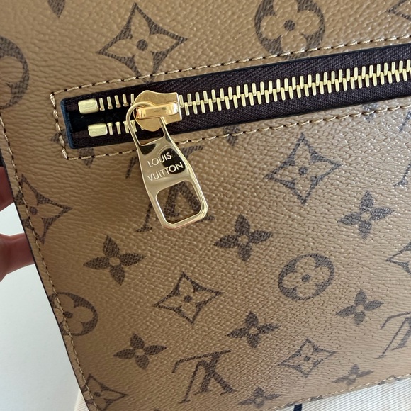 Louis Vuitton Reverse Metis Pouchette - Picture 8 of 15